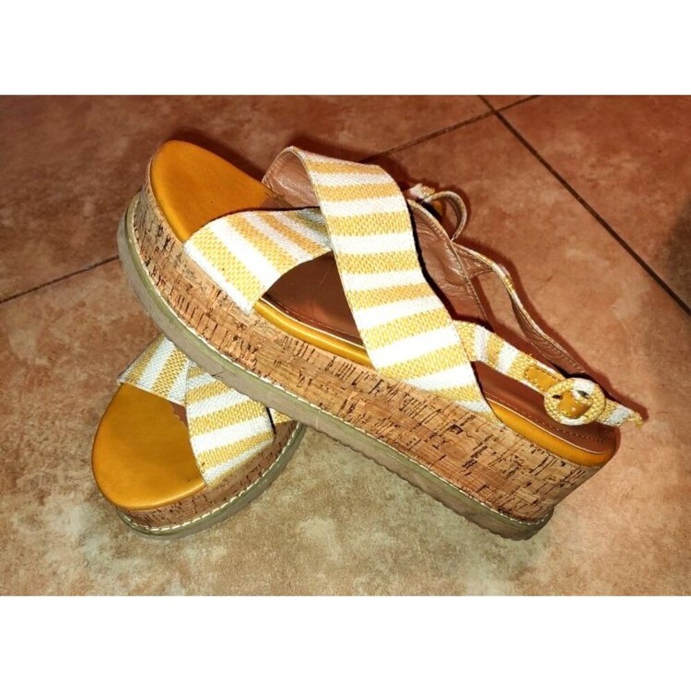 Women's Zuka Heavy White Yellow Sandals Platform Size 10 Length 10.3"